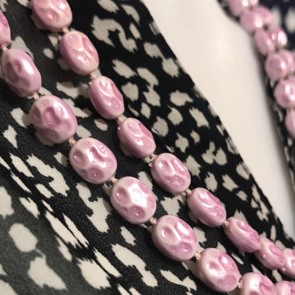 Vintage Purple Plastic Costume jewelry Necklace - Picture 2 of 6